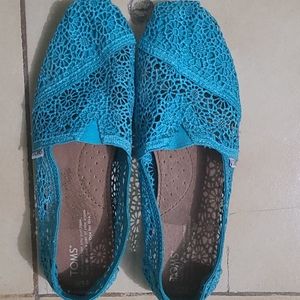 New Toms, used once but doesnt fits me.